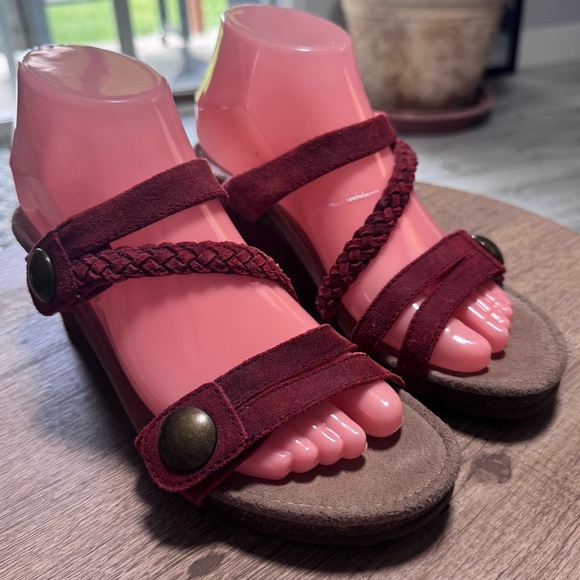 AETREX Womenβs Platform velcro Adjustable Red Suede Strappy Sandals size 7 - Picture 10 of 14